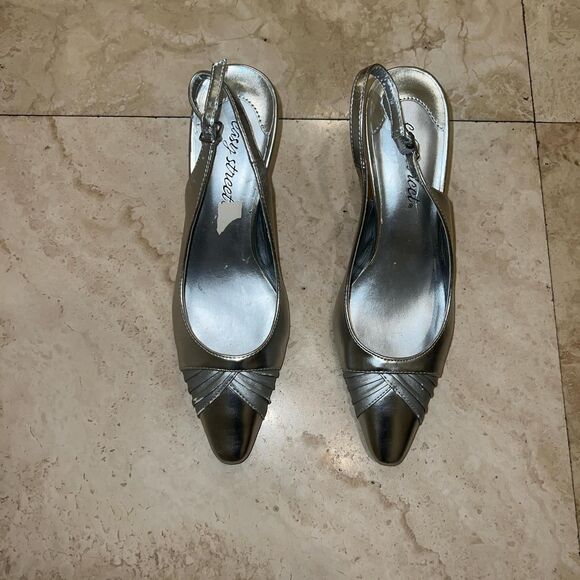 Easy Street Vintage Silver Kitten Heels Sz 7 Y2K - Picture 1 of 2